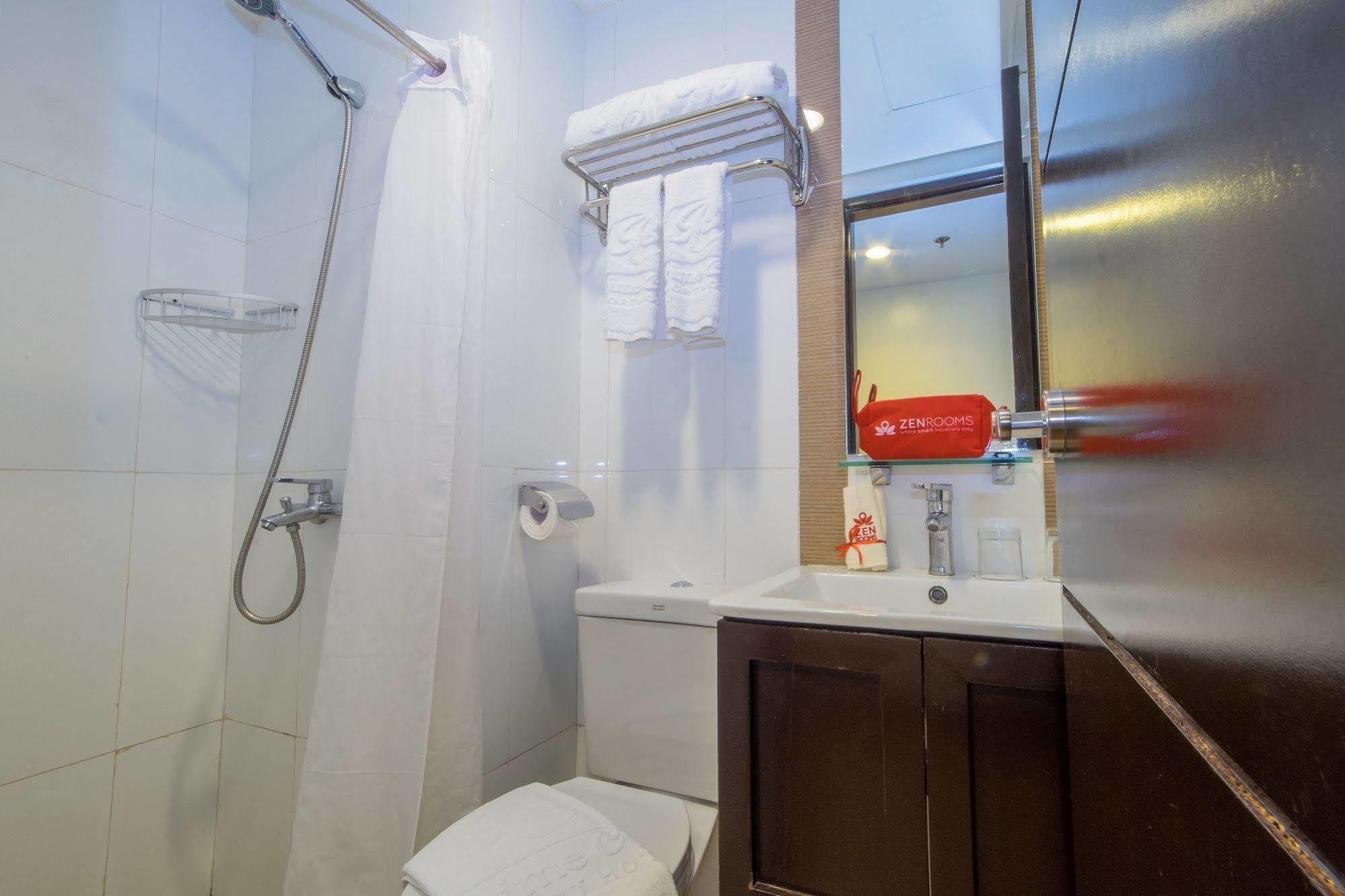 אנגלס Zen Rooms Valdez Street מראה חיצוני תמונה